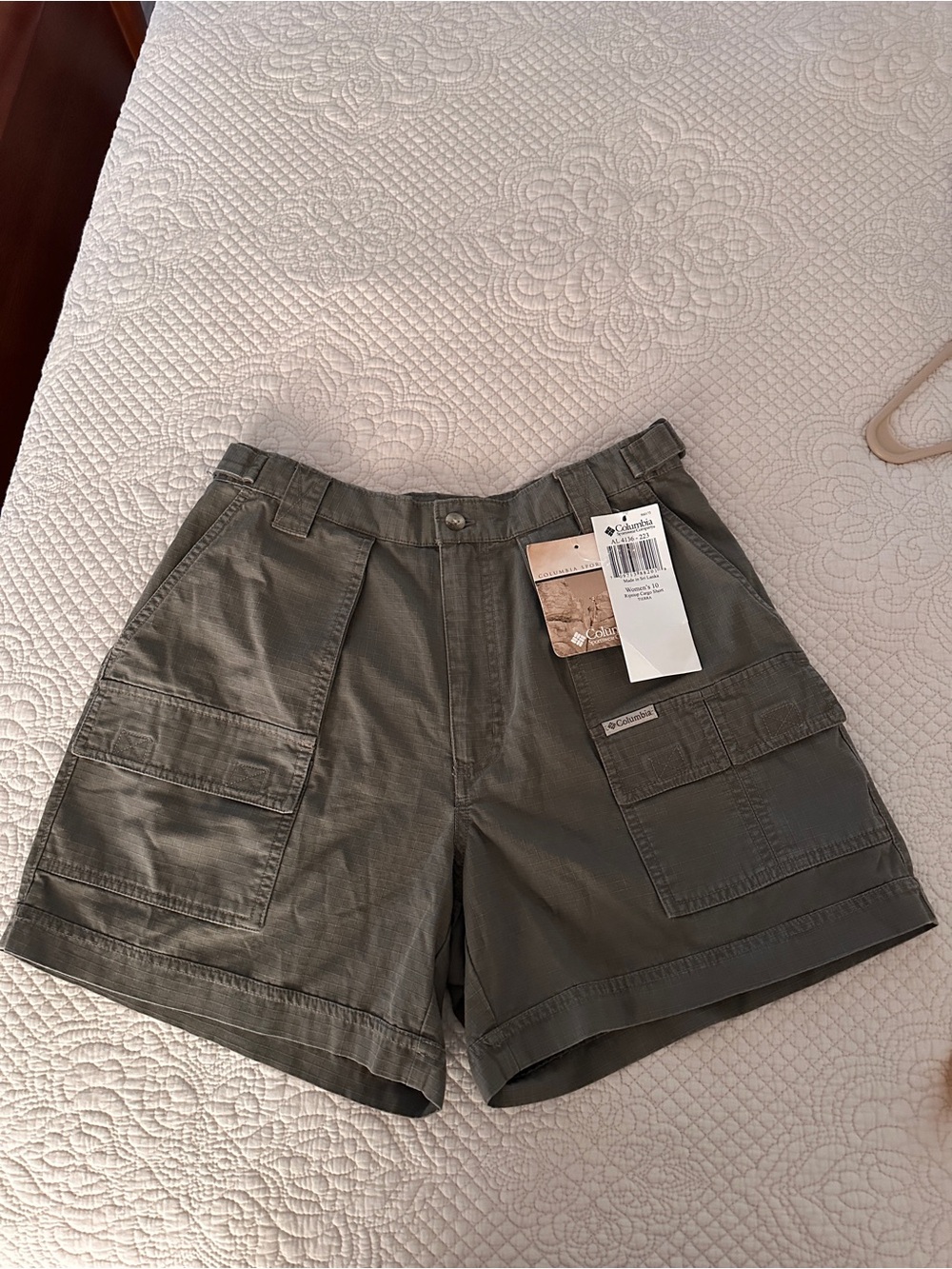 Columbia Women's Olive Utility Cargo Shorts